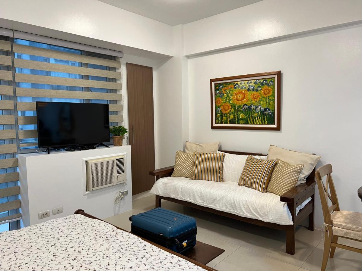 Telly's Across Naia3 Apartment *